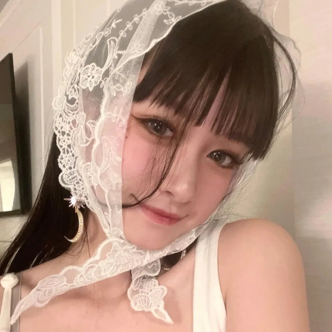 绿衣女子